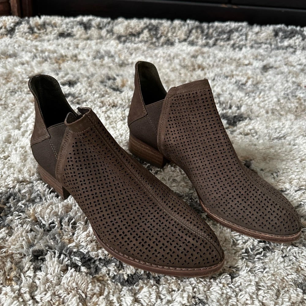 Light brown Vince Camuto booties. Barely worn. Great condition.